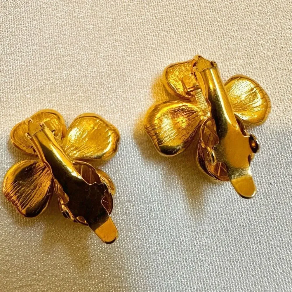 Gold tone vintage flower clip on earrings